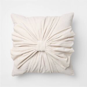 STUDIO MCGEE NWT Velvet bow throw pillow -cream